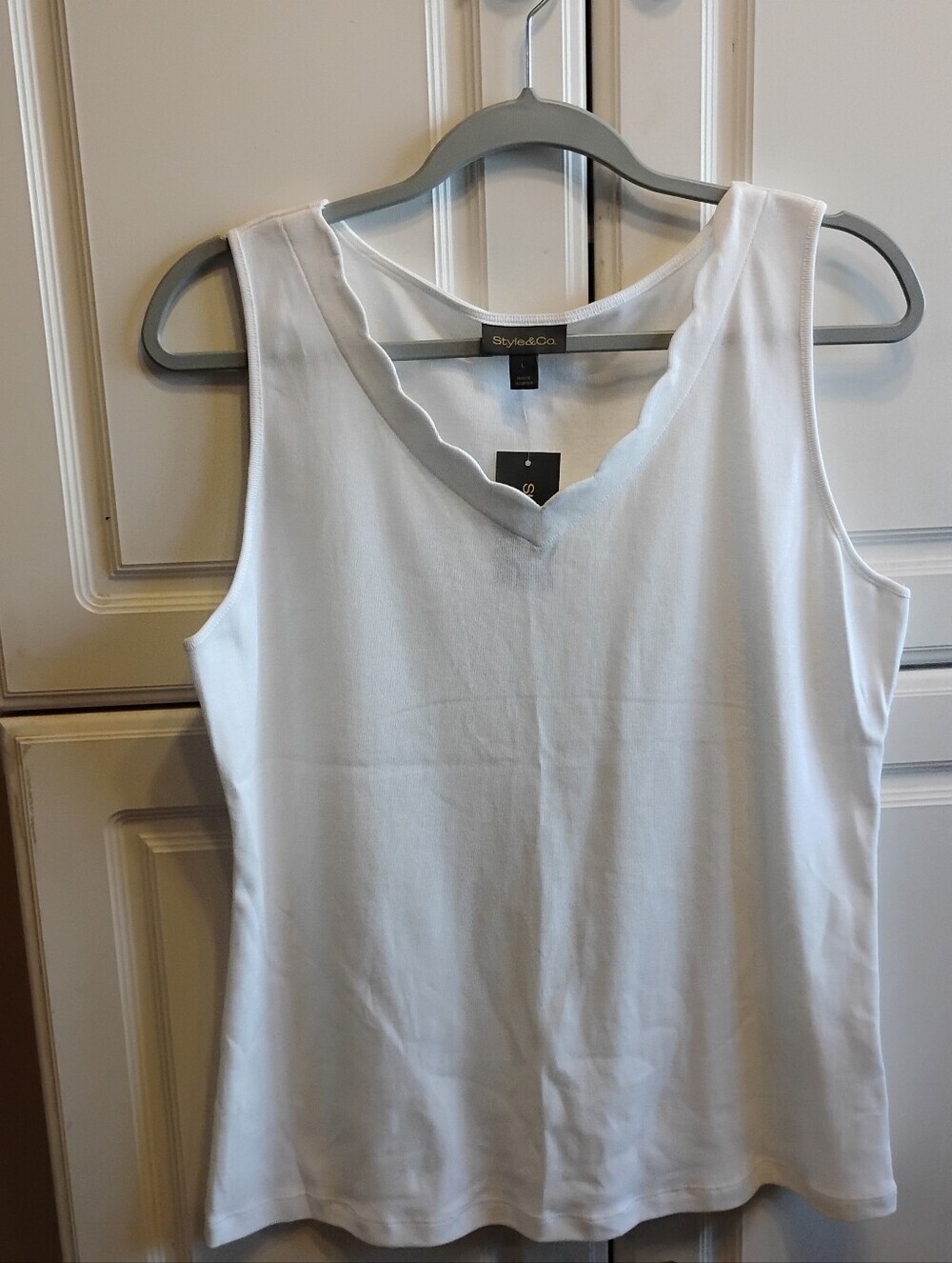 Style & Co Women's Bright White Scalloped V-neck Sleeveless Top, NWT, Size: L